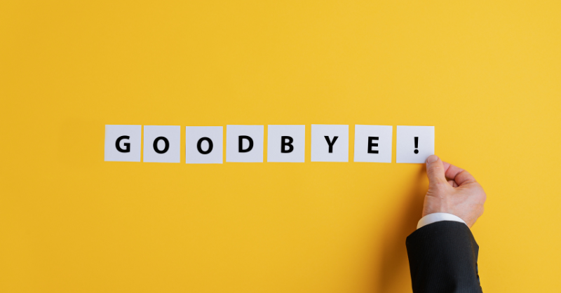 Stickers de lettres alignées formant le mot good bye.