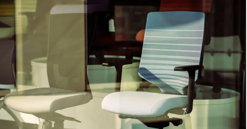 Chaise du bureau vide